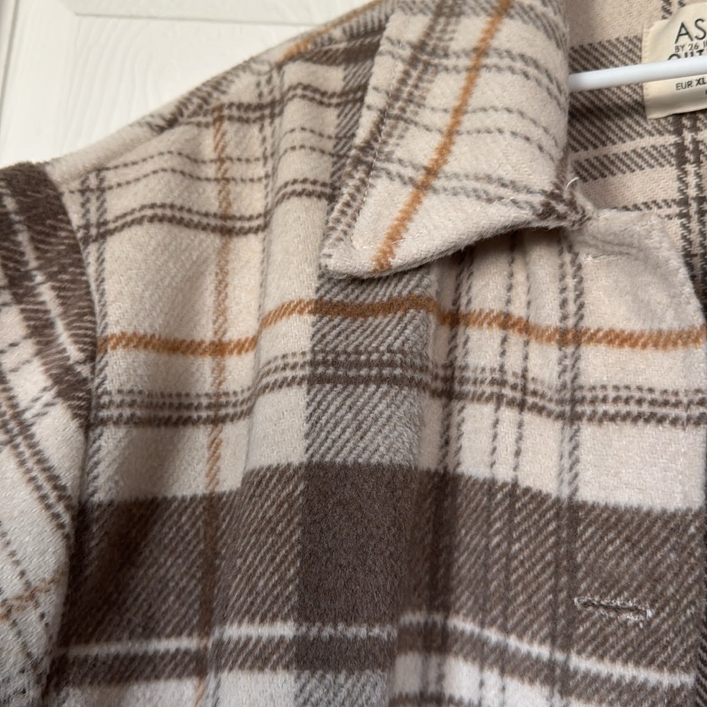 Women’s Shacket - Picture 2 of 4